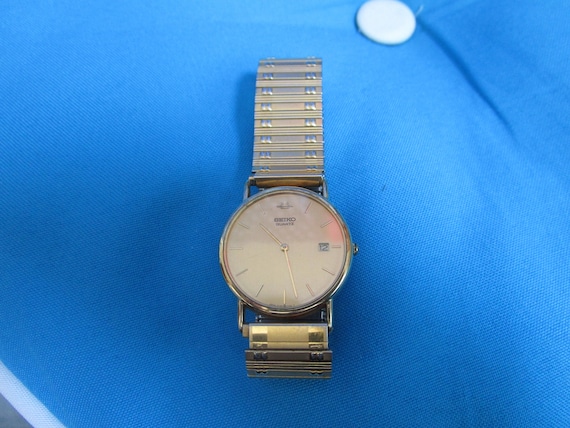 Vintage Mens Seiko Quartz Wrist Watch Base Metal St Steel Back