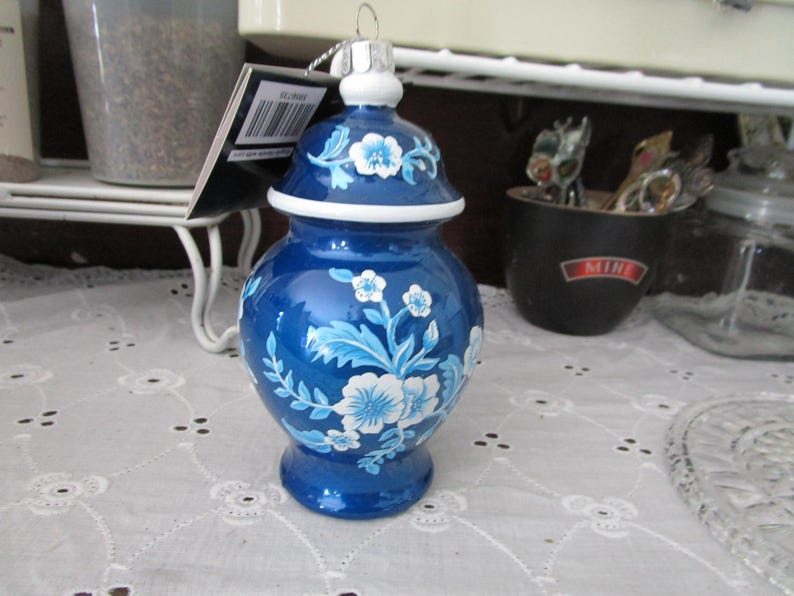 Never Used Robert Stanley Glass Ginger Jar Blue and White Christmas