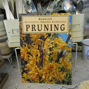 1995 Rodale&#39;s Successful Organic Gardening Pruning SC Book