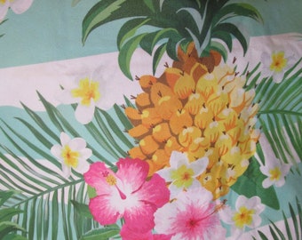 Vintage Hawaiian Style and Brown and White Triangles Table Runner 80 Polyester 20 Polyamide Double sided