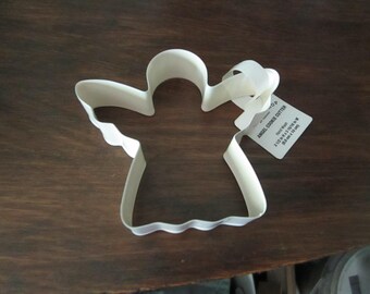 New with tag 2022 White Angel Metal Cookie Cutter