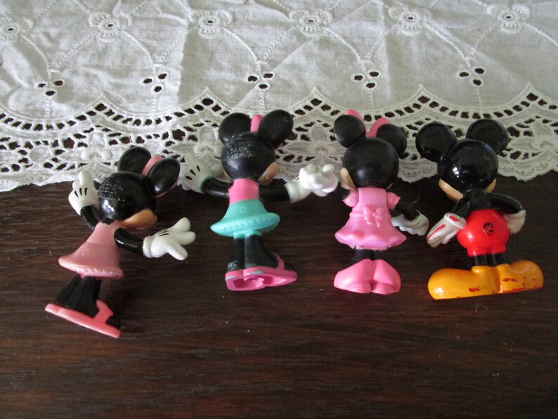 Vintage Lot of 4 Disney Toy Figures 3 Minnie Mouse and 1 Micky Mouse Bild 3