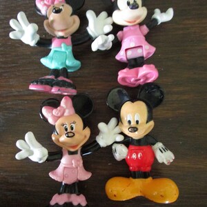 Vintage Lot of 4 Disney Toy Figures 3 Minnie Mouse and 1 Micky Mouse Bild 2