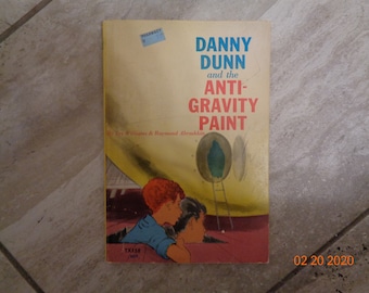RARE 1969 Danny Dunn and the Anti Gravity Paint By Jay Williams and Raymond Abrashkin TX158