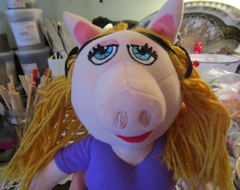 Vintage Miss Piggy Plush Doll The Muppets 15 1/4 inch tall