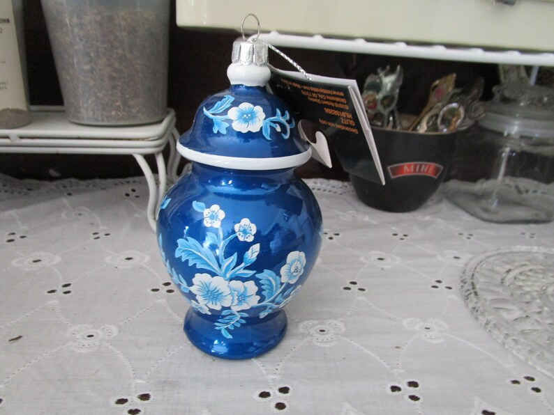 Never Used Robert Stanley Glass Ginger Jar Blue and White Christmas