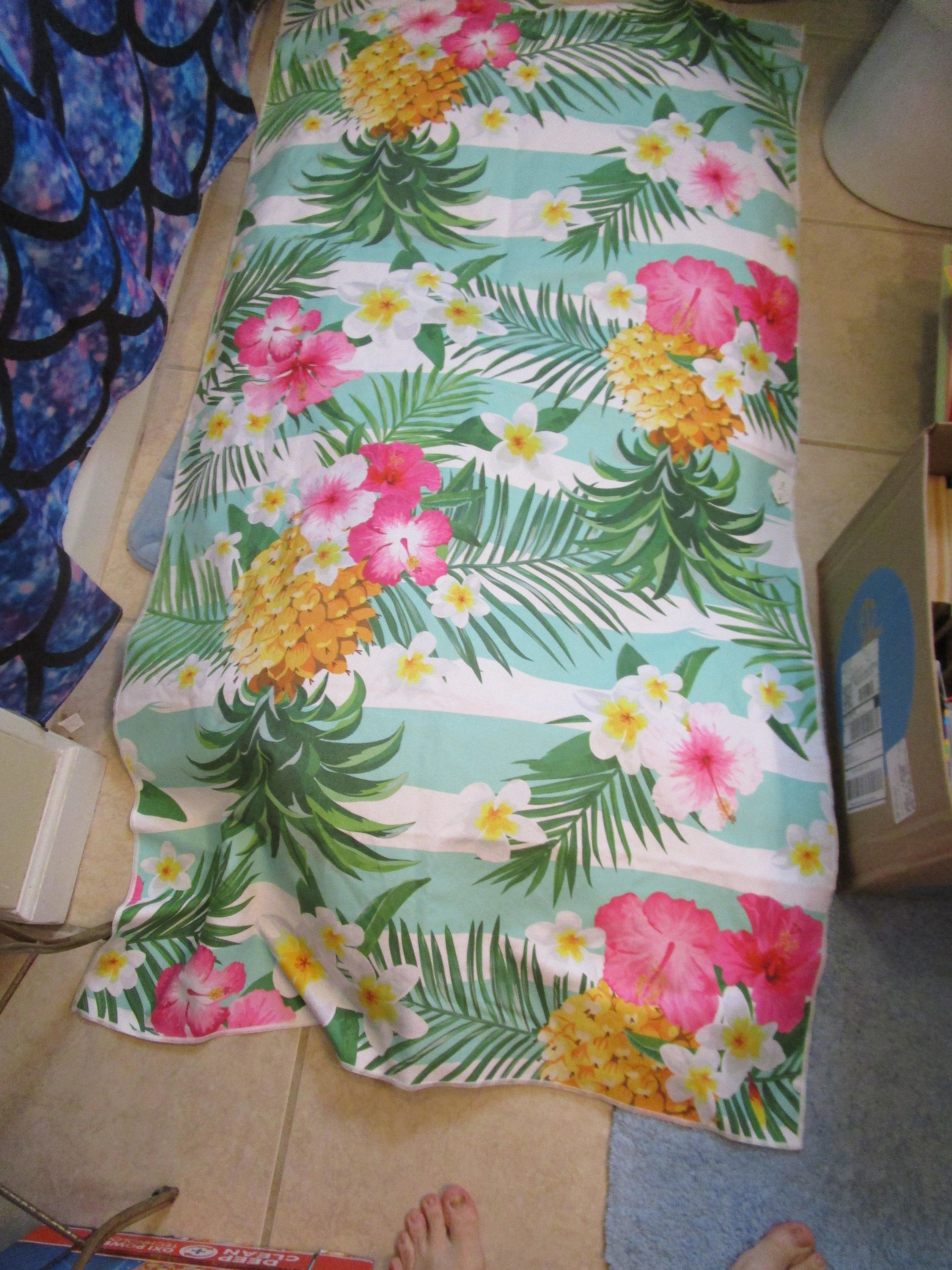 Vintage Hawaiian Style and Brown and White Triangles Table Runner 80 ...