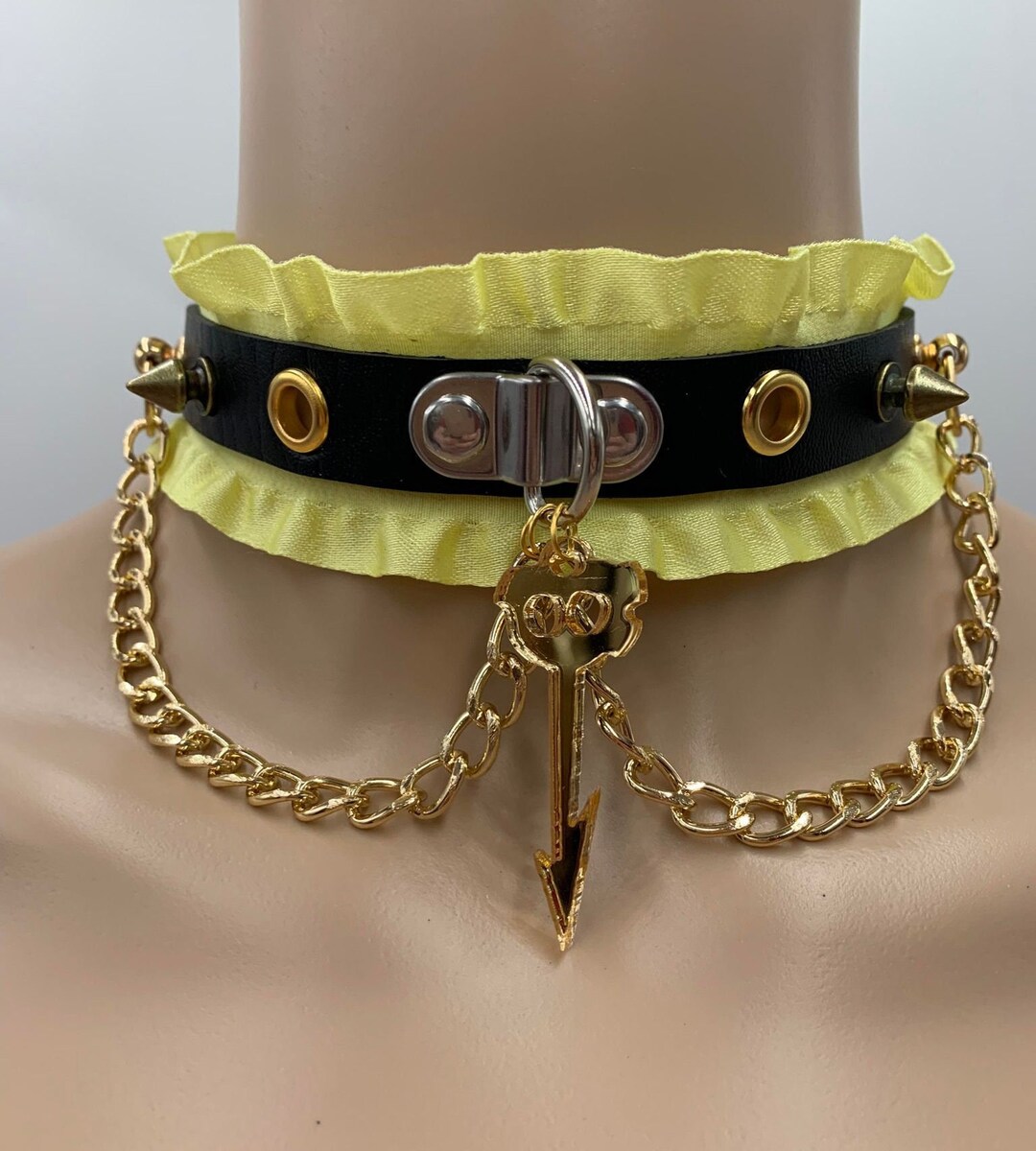 Everything in Time Choker