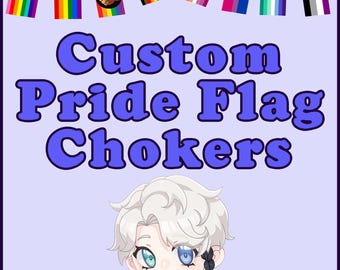 以下が含まれることがあります： カスタムプライドフラッグチョーカーのプロモーション画像。テキスト「Custom Pride Flag Chokers」は、大きな青いバブルレターで表示されています。下部には漫画のキャラクターがいます。テキストの上には、いくつかのプライドフラッグがあります。
