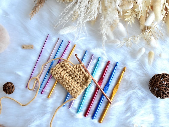 Metal crochet hook: Various sizes 3mm to 10mm