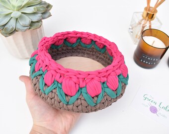Crochet tulip storage basket/ Girl's room decor/ Jewellery box/ Gift for mum/  New home gift/ Spring home decor/ Chocolate storage basket