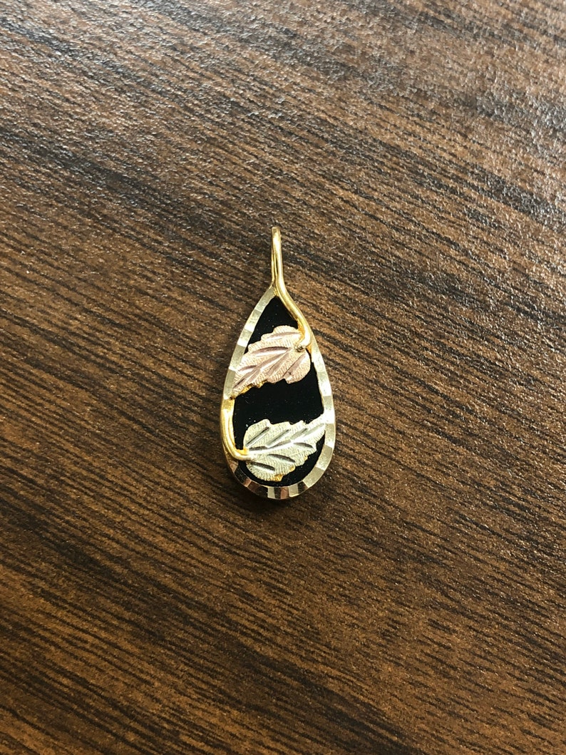 Vintage Gorgeous 10K12K Yellow /& Rose Gold Teardrop Black Onyx Leaf Pendant