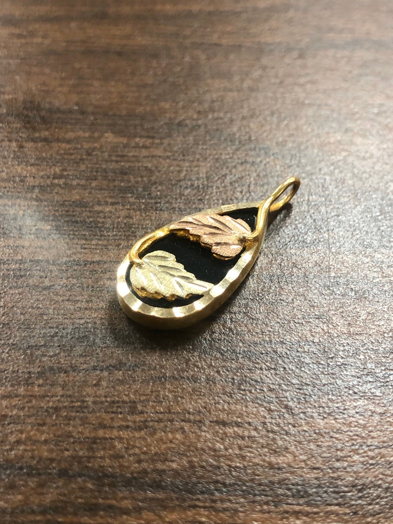 Vintage Gorgeous 10K12K Yellow /& Rose Gold Teardrop Black Onyx Leaf Pendant