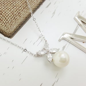 Flower Cubic Zirconia with Pearl Bridesmaid Necklace, Bridal Necklace, Bridesmaid Necklace Gift
