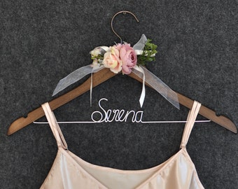 Bridesmaid Aluminum Wire Hangers - Personalized Names & Wedding Colors | Bridal Party Favors