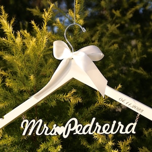 Bride hanger, customized name hanger, solid wood hanger, wedding hanger, personalized customization