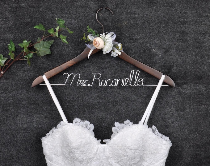 Custom Bridesmaid Gift, Bridal Hanger, Bridal Shower Gift, Bachelorette Party, Gift for Bride,Personalized Wedding Hanger Bride Gift