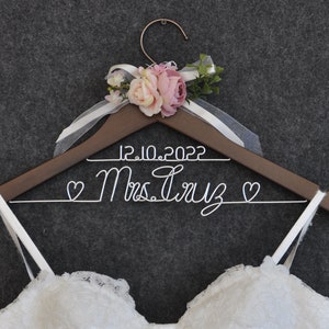 Bridal hanger,Mrs. Hanger, Personalized Hanger, Bridal Shower Gift, Dress Hanger, wedding date hanger