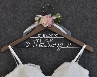 Bridal hanger,Mrs. Hanger, Personalized Hanger, Bridal Shower Gift, Dress Hanger, wedding date hanger