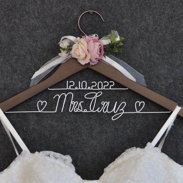 Brauthänger,Mrs. Aufhänger, personalisierte Aufhänger, Brautpartygeschenk, Kleiderbügel, Hochzeitsdatumsaufhänger, Name & Date benutzerdefinierte Aufhänger, Hochzeit