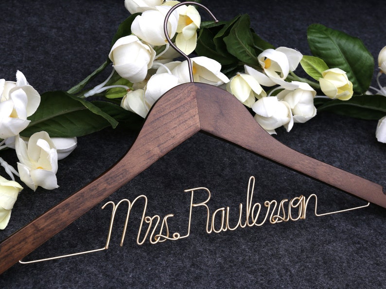 Custom Bridesmaid Gift, Bridal Hanger, Bridal Shower Gift, Bachelorette Party, Gift for Bride,Personalized Wedding hanger bride gift