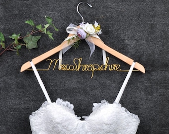 Personalized Aluminum Wire Wedding Hanger ,Bridesmaid hanger，Bridal hanger, Wedding hangers, Wedding Gift, Party gift