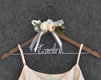 Personalized Wedding Hanger: Wire Name, Bridal Shower Gift