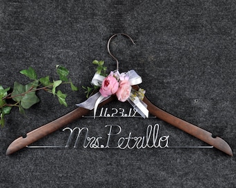 Wedding Hanger with Data,Bridal hanger,Mrs. Hanger, Name Hanger, Personalized Hanger, Bride Hanger, Bridal Shower Gift, Wedding Dress Hanger