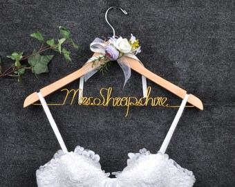Custom Wedding Hanger: Personalized Name, Sister/Maid of Honor Gift