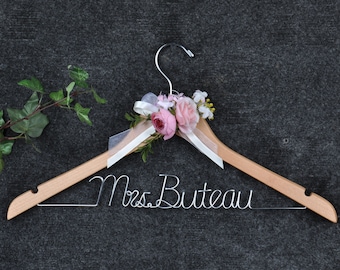 Personalized Wedding Hanger: Custom Name Bridal Gift