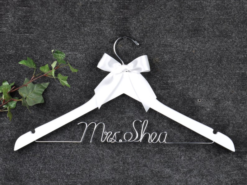 Custom Bridesmaid Gift, Bridal Hanger, Bridal Shower Gift, Bachelorette Party, Gift for Bride,Personalized Wedding hanger bride gift