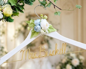 Custom Bridesmaid Gift, Bridal Hanger, Bridal Shower Gift, Bachelorette Party, Gift for Bride,Personalized Wedding Hanger Bride Gift