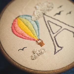 Patrones de bordado de la A a la Z, descarga de plantillas de bordado del alfabeto completo en formato PDF, letras de nubes de globos aerostáticos para principiantes, linda decoración de guardería.