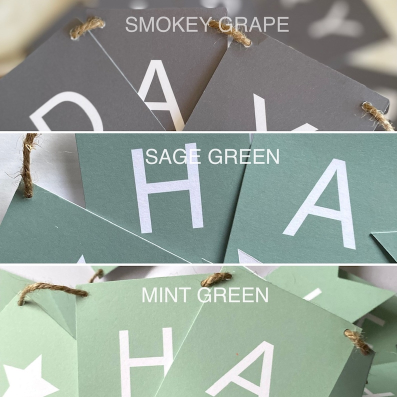 Puede incluir: Un banner con la palabra "Happy" escrita en letras blancas en banderas individuales. Las banderas son de tres colores diferentes: uva ahumada, verde salvia y verde menta.