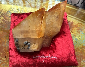 Conforming crystal|mineral|rock|gem|specimen display pillows by Roa Mineral Works