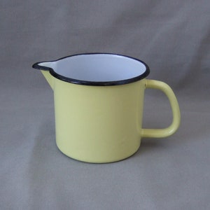 Milk pot spouted pot jug mug pitcher enamel yellow white black pot with handle Mid Century Vintage country kitchen 1 liter