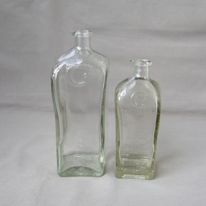 Glasflasche eckig viereckig quadratisch mit Ausgießer Vintage