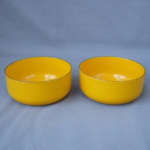 Enamel bowl yellow set of 2 bowls enamelled enamel vintage bowl