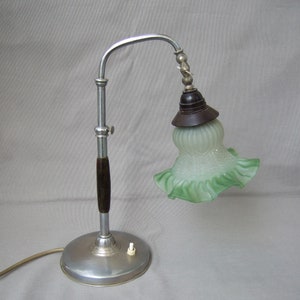 Antike Tischlampe Tischleuchte verchromt verstellbar mit Glasschirm grün silber Vintage