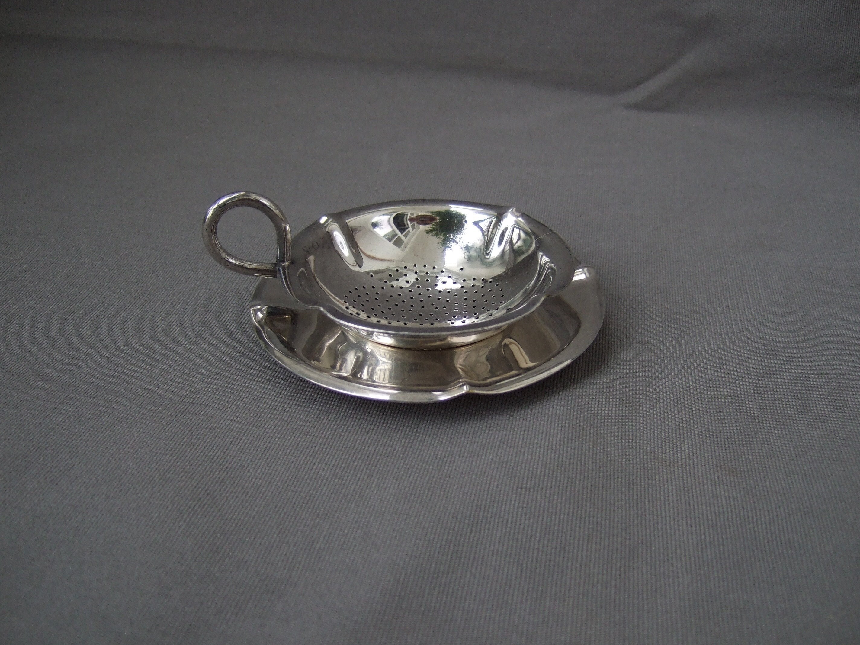 ■ ビンテージSIGGシグ   Silver Plated ティーストレーナー Sigg Switzerland Silver-plated Tea Strainer With Saucer Shelf, Two