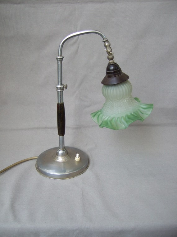 Antike Tischlampe Tischleuchte verchromt verstellbar mit Glasschirm grün silber Vintage
