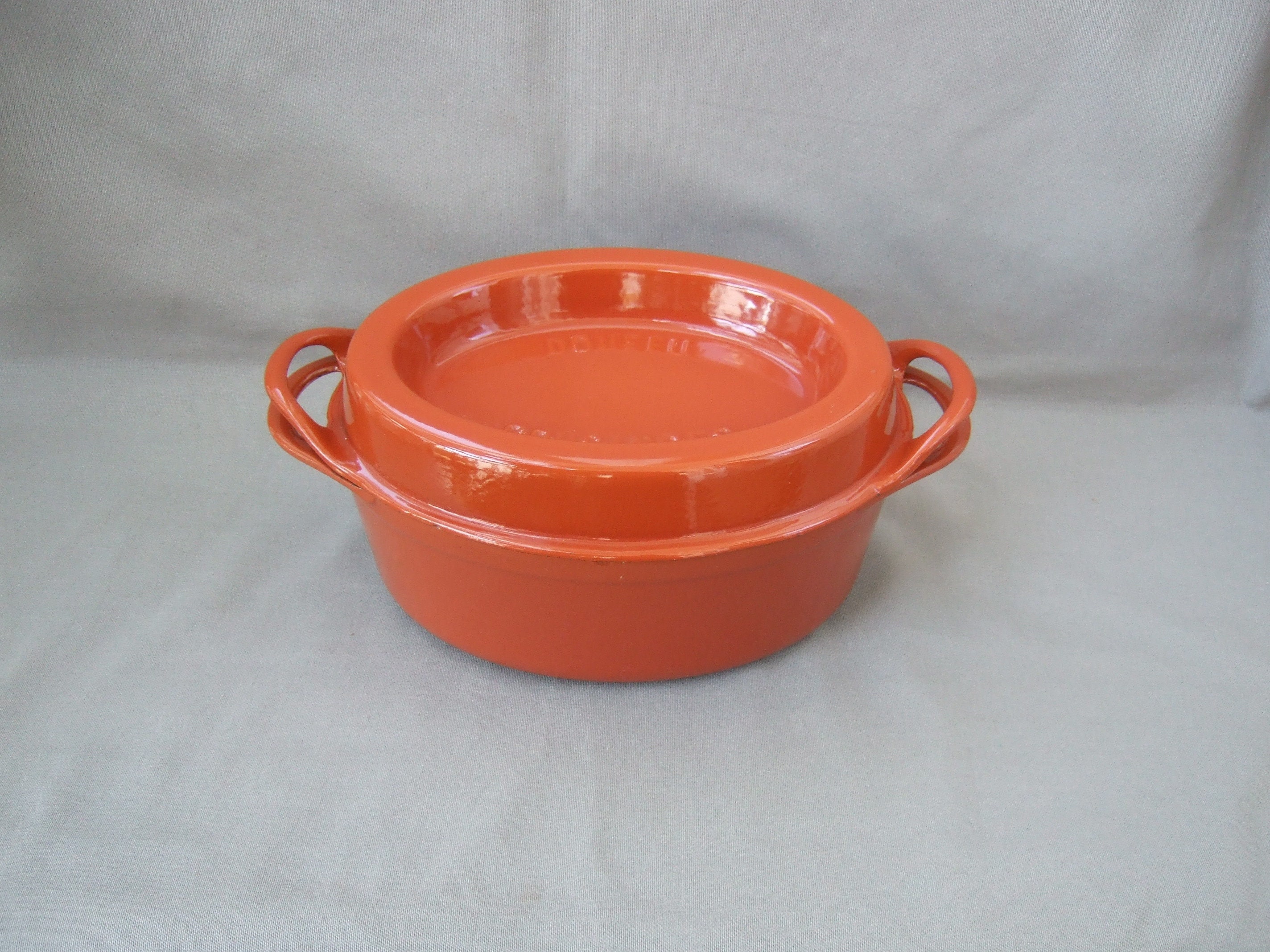 Cocotte ovale en fonte émaillée Le creuset Cousances modèle Doufeu vintage orange - Arts de la table