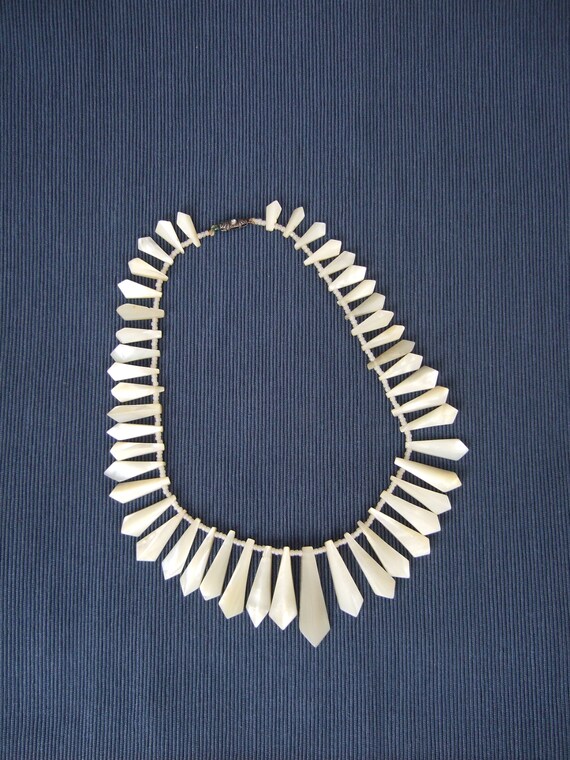 Mother-of-pearl necklace white mother-of-pearl tee