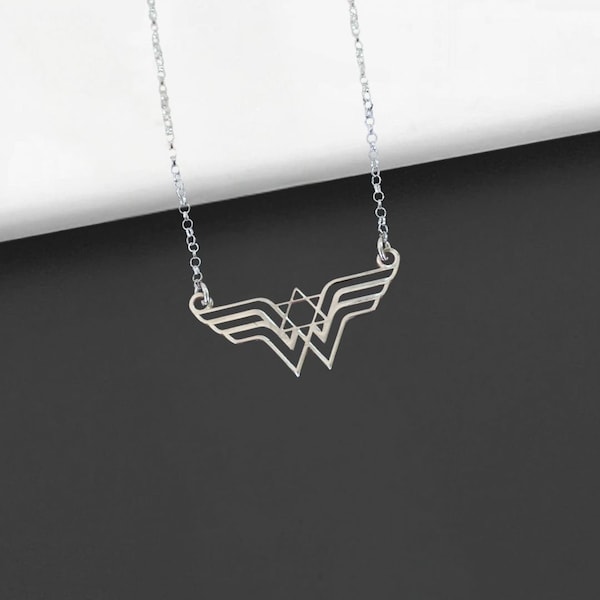 Collana con stella di David abbinata all'ala di Wonder Woman. Collana ebraica unica. Wonder Woman Collana in argento con stella ebrea, regalo bat mitzvah