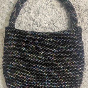 Modèle de sac au crochet de perles de nappe d'huile