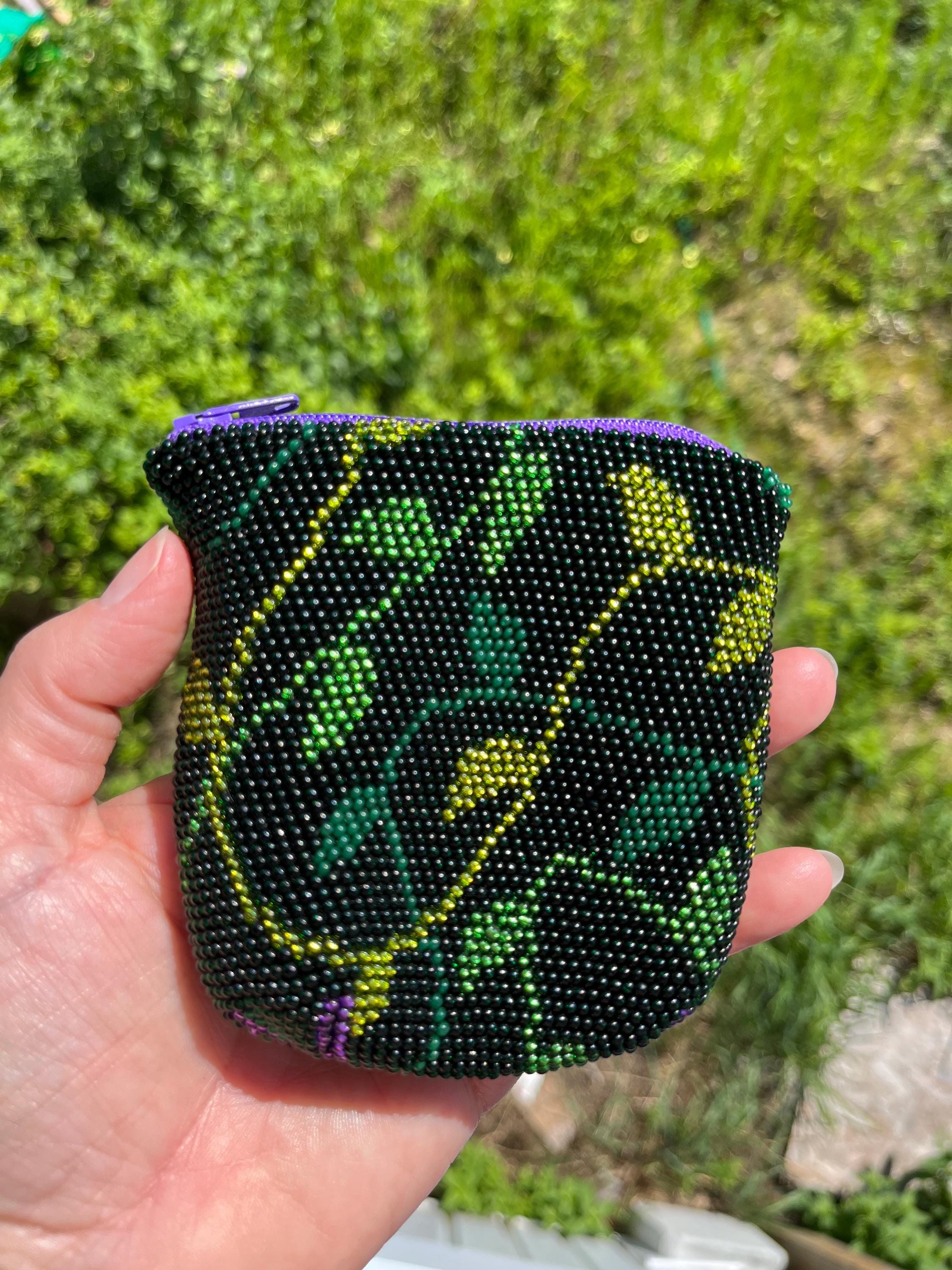 38 Crochet Wallet Patterns with Card Holders, Coin Pouches, and Mini Wallets 29 Leafy zip wallet bead crochet