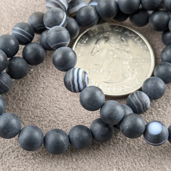 6mm Natural Striped Agate/Banded Agate Frosted Round Beads, Grade A, Dyed & Heated, Black, Hole: 1mm, about 61pcs/strand, 15 inch    PH1908