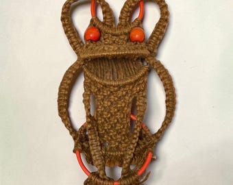 Vintage Makramee Frosch Wandbehang Handtuchhalter Boho Dekor 1970er Jahre Groovy Braun Orange Seil Wandkunst 52 cm