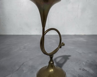 Candelabro cónico de latón vintage de los años 70, candelabro escultural, decoración MCM, hecho a mano en India, latón modernista.