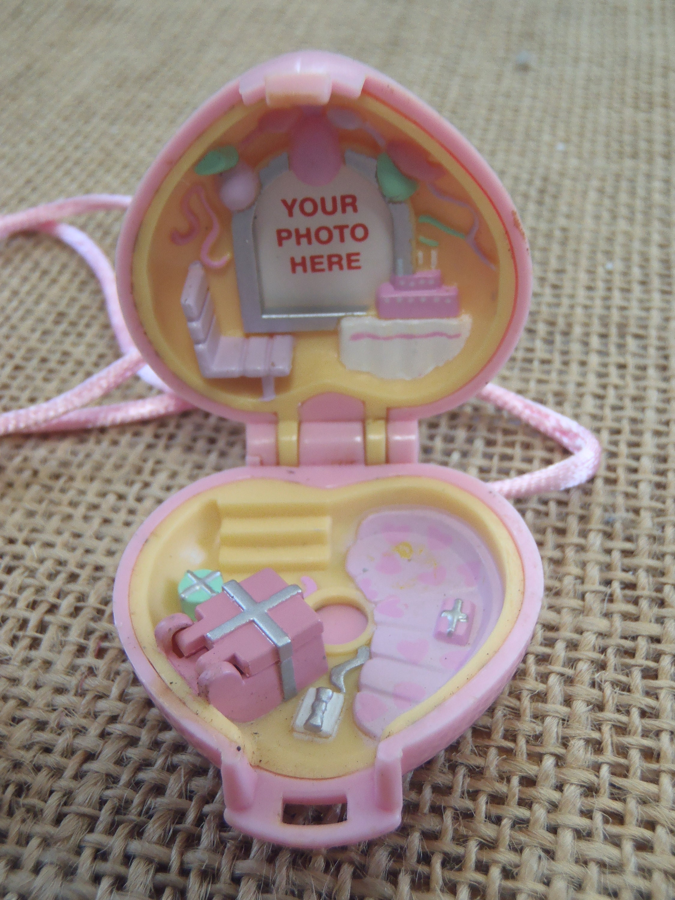 Polly pocket pretty present locket outlet